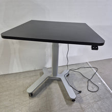 Charger l&#39;image dans la galerie, Table # HM98032977
