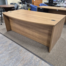 Charger l'image dans la galerie, Bureau arqué # 1476  ( Ce bureau est en prêt présentement )
