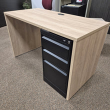 Charger l'image dans la galerie, Bureau # 1489
