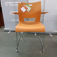 Charger l&#39;image dans la galerie, Chaise Orange #3012
