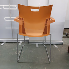 Charger l&#39;image dans la galerie, Chaise Orange #3012
