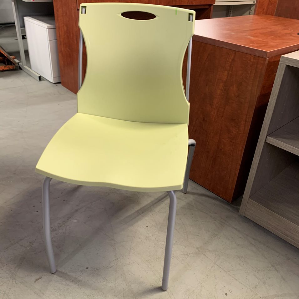 Chaise empilable verte # MB03222